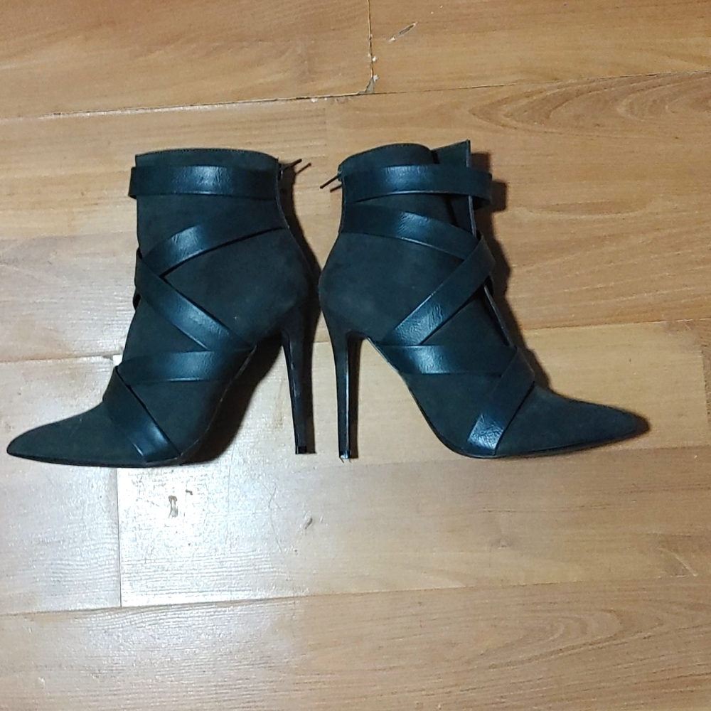 Shoedazzle dark forest green booties